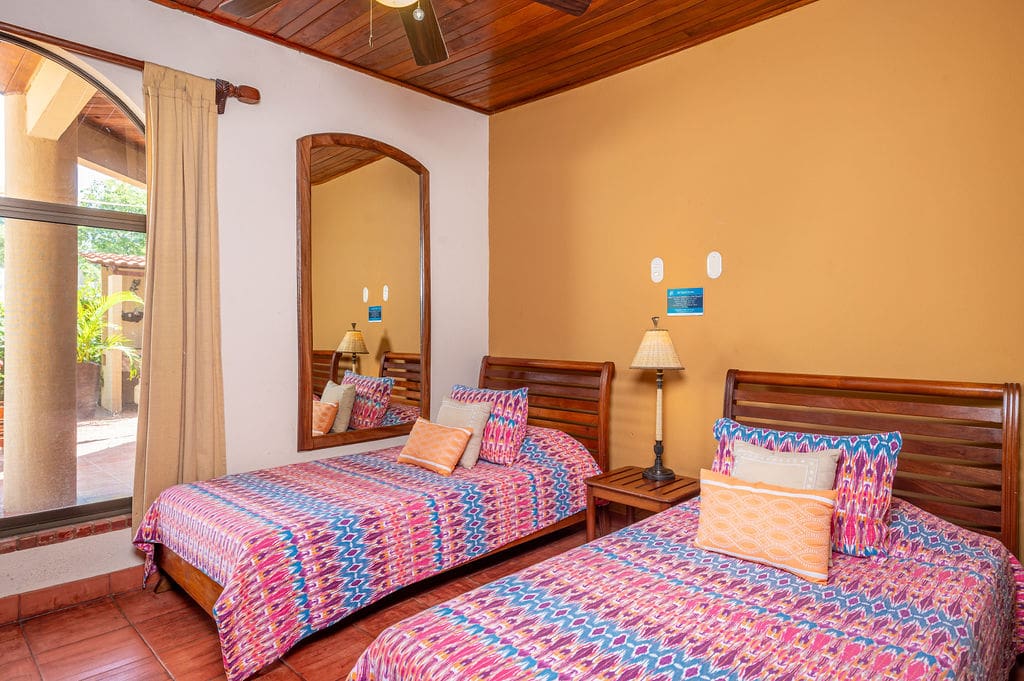 Bedroom with 2 beds