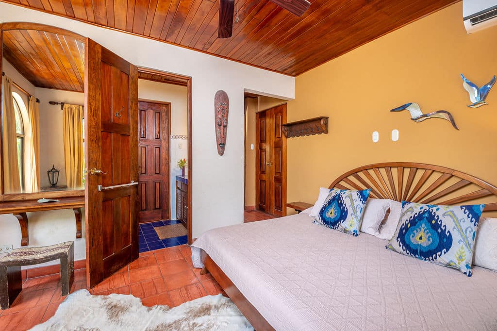 Casa Vista guest bedroom