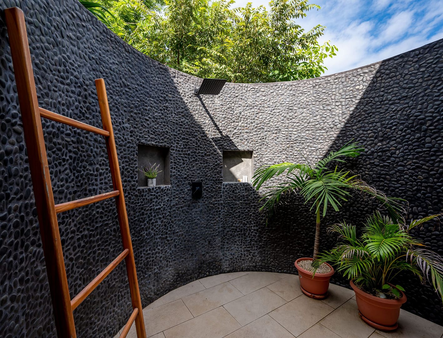 Estrella de Mar outdoor shower
