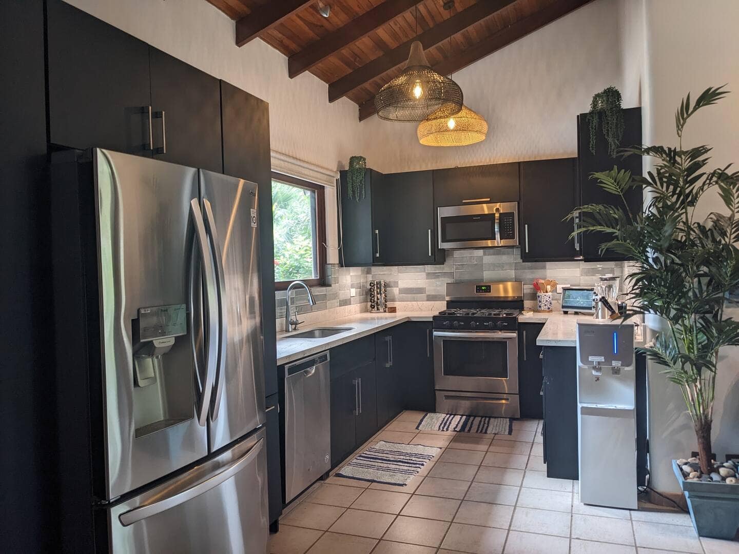 Kitchen of Bandera Roja, vacation rental in Langosta, Costa Rica