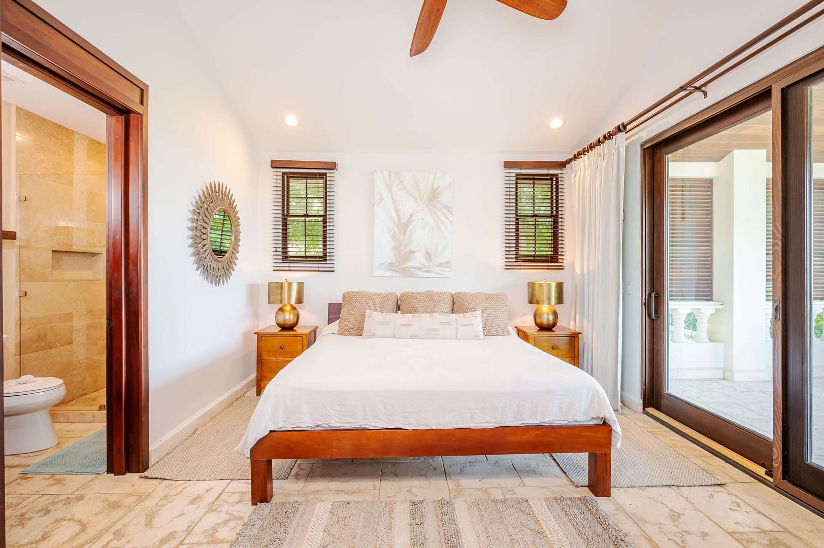 Carolina del Mar guest bedroom with private balcony